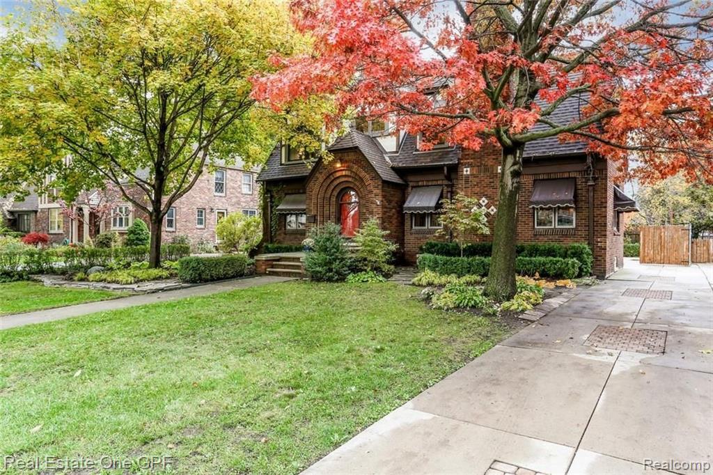 810 Barrington Road Grosse Pointe Park, MI 48230 - Photo 2 of 37