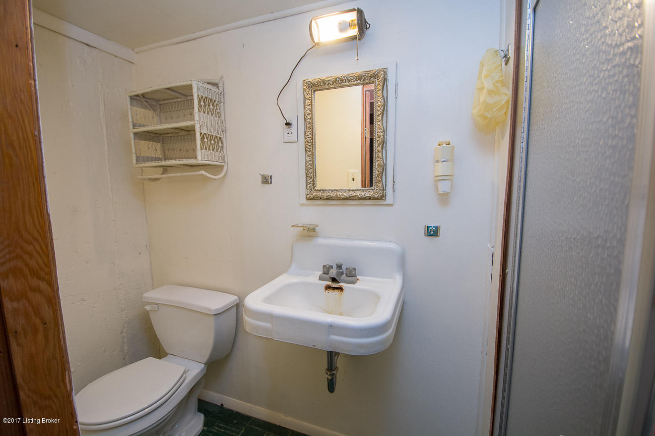 3739 Rouge Way Louisville, KY 40218 - Photo 33 of 40 Full Bath