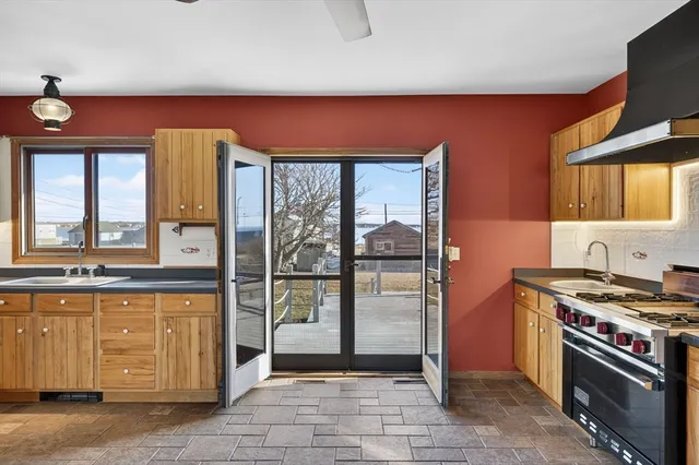 $679,900 | 871 Sconticut Neck Road, Fairhaven, MA 02719