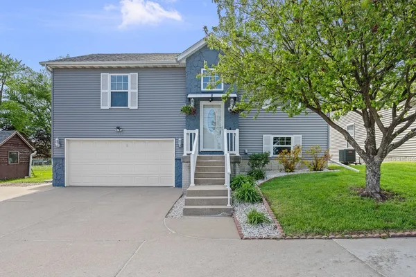 $275,000 | 5118 North Division Street, Davenport, IA 52806