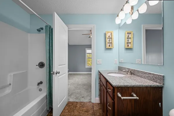 $275,000 | 5118 North Division Street, Davenport, IA 52806