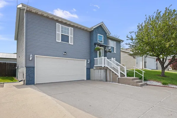 $275,000 | 5118 North Division Street, Davenport, IA 52806