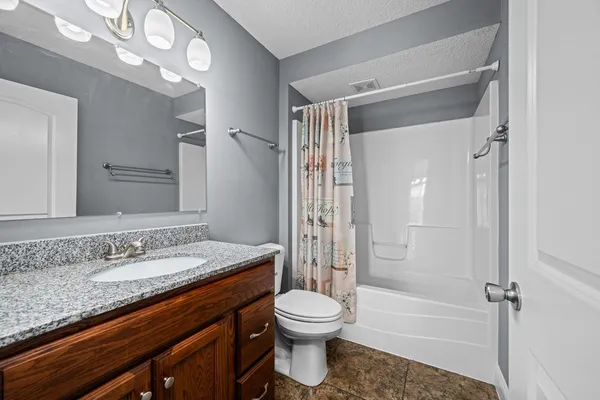 $275,000 | 5118 North Division Street, Davenport, IA 52806