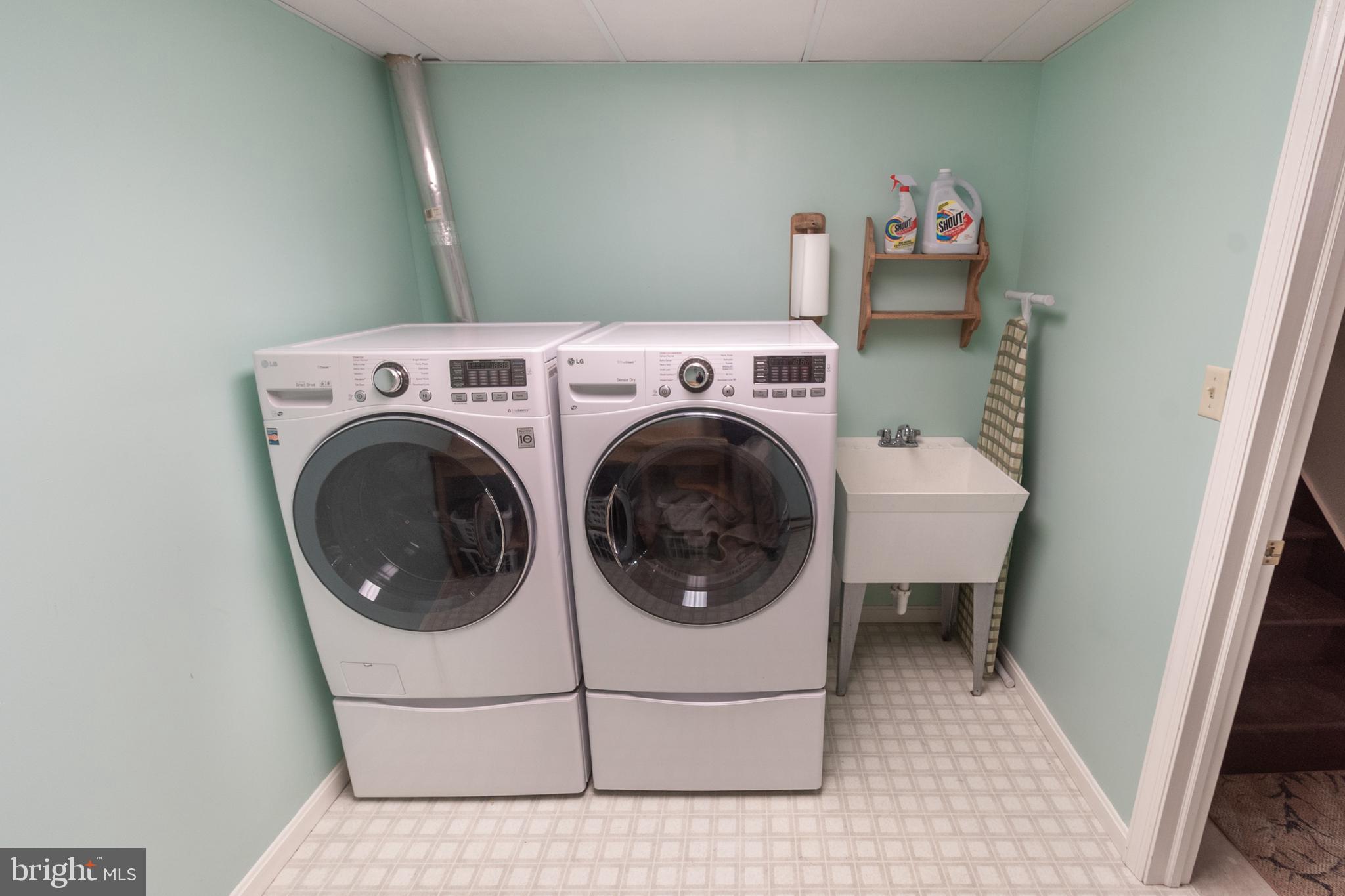 1469 Chaumont Avenue State College, PA 16801 - Photo 37 of 50 a utility room with dryer and washer