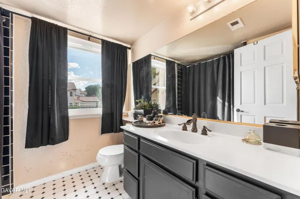 $4,500 | 5641 Hickory Street, Palmdale, CA 93551