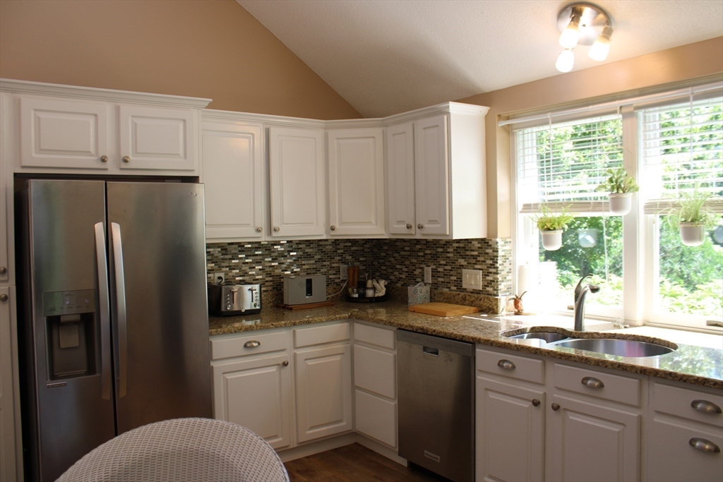 65 Cherry Hollow Road, Unit 65 Nashua, NH 03062 - Photo 14 of 33 Gallery Image 14