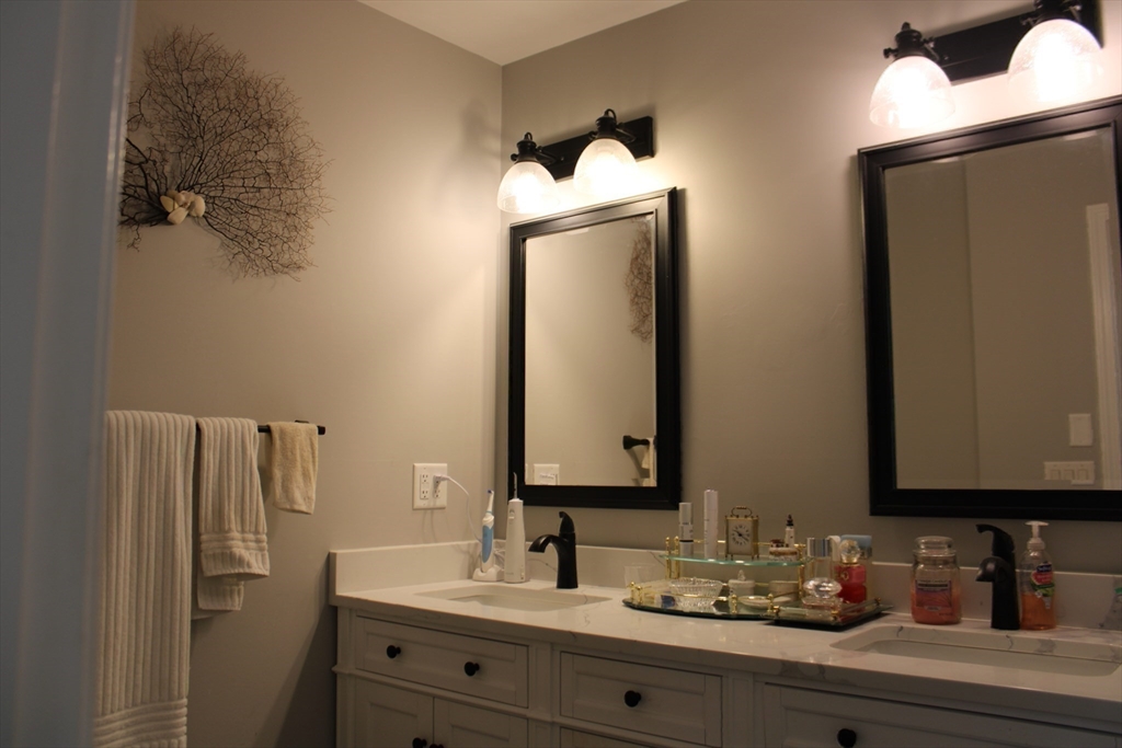 65 Cherry Hollow Road, Unit 65 Nashua, NH 03062 - Photo 17 of 33 Gallery Image 17