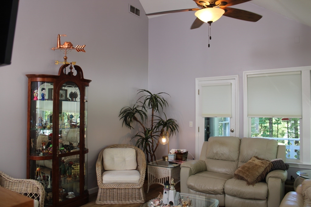 65 Cherry Hollow Road, Unit 65 Nashua, NH 03062 - Photo 7 of 33 Gallery Image 7