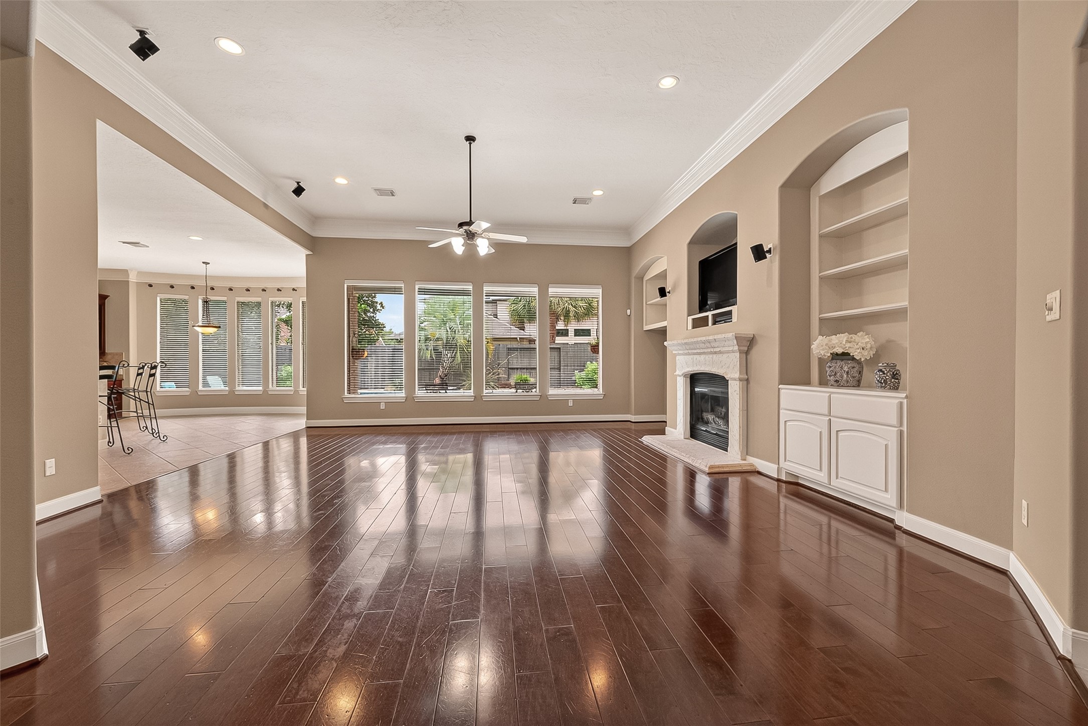 5934 Solar Point Lane Houston, TX 77041 - Photo 9 of 50