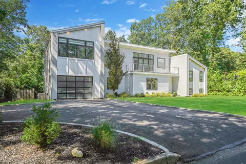 17 Milton Avenue, Sag Harbor, NY 11963