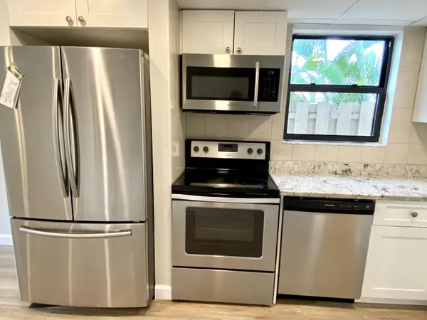 $2,200 | 324 Ocean Breeze, Unit 2, Lake Worth Beach, FL 33460