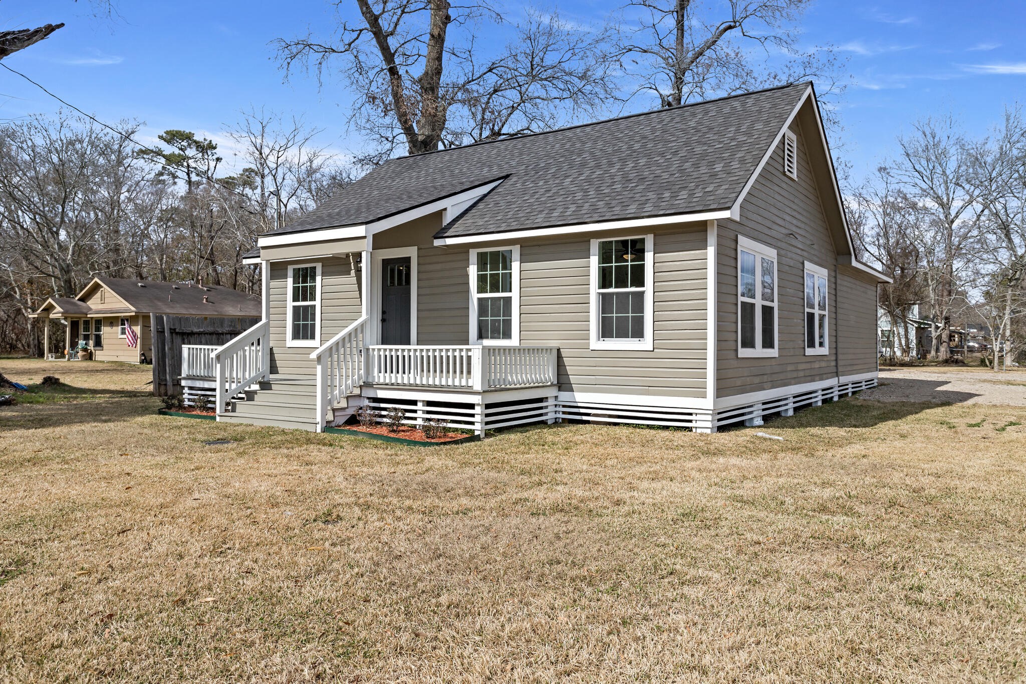 2320 Delaware Street Beaumont, TX 77703 - Photo 2 of 27 a backyard of a house