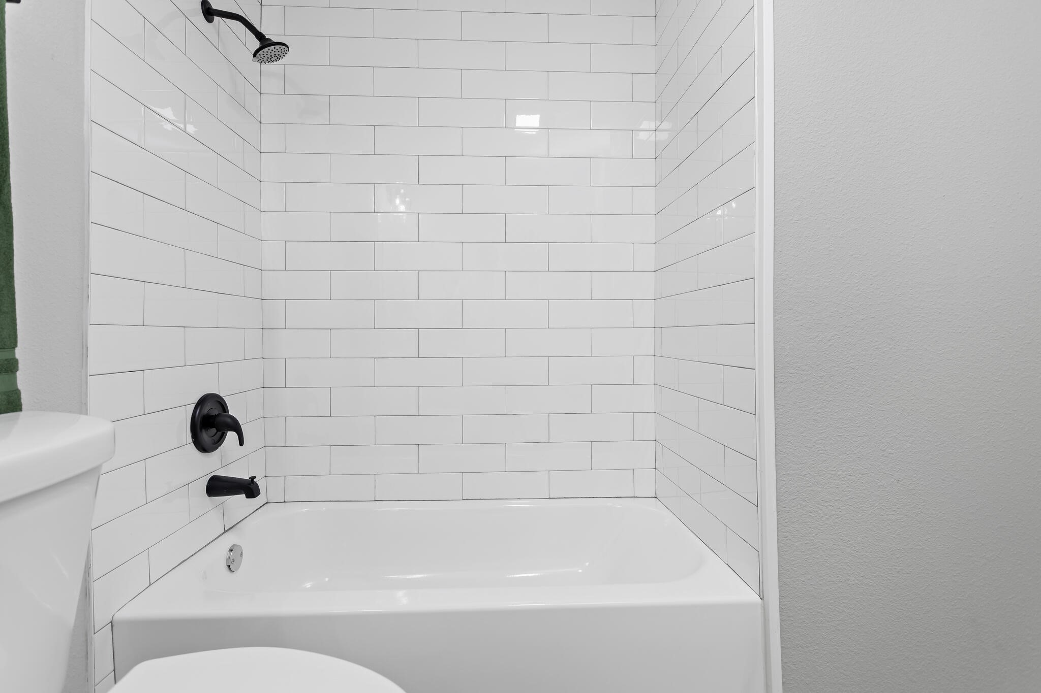 2320 Delaware Street Beaumont, TX 77703 - Photo 22 of 27 a bathroom with a bathtub