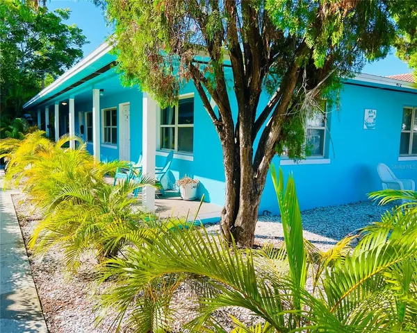 $1,700 | 412 73rd Avenue, St. Pete Beach, FL 33706