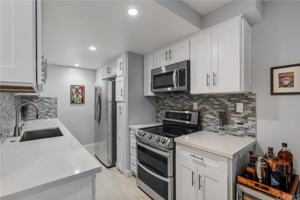 531 Esplanade, Unit 203 Redondo Beach, CA 90277 - Photo 11 of 55