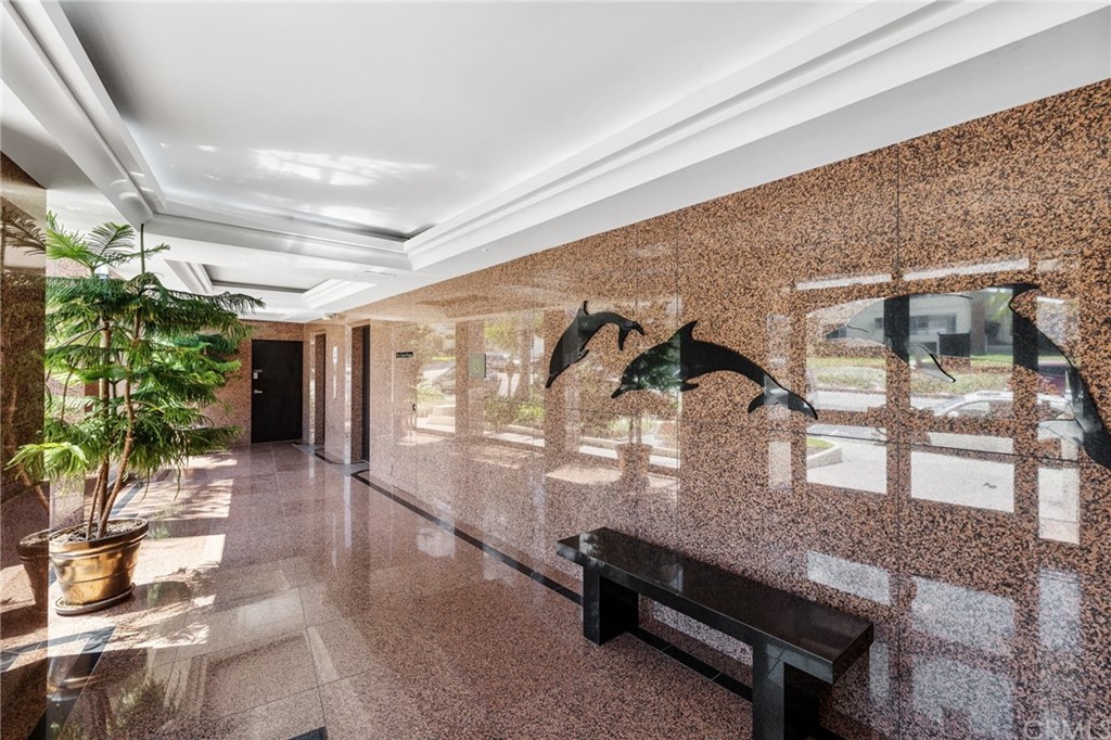 531 Esplanade, Unit 203 Redondo Beach, CA 90277 - Photo 3 of 55