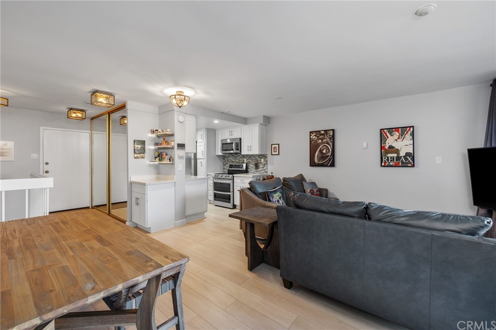 531 Esplanade, Unit 203 Redondo Beach, CA 90277 - Photo 7 of 55