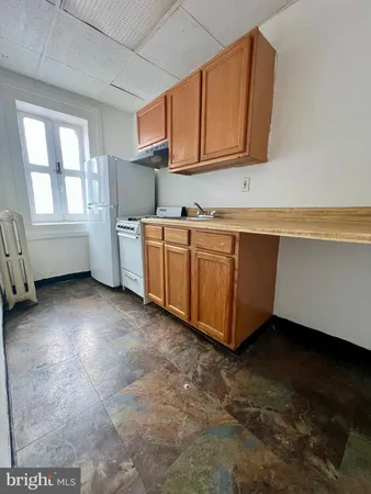 $895 | 1001 Clifton Avenue, Unit 2R, Collingdale, PA 19023