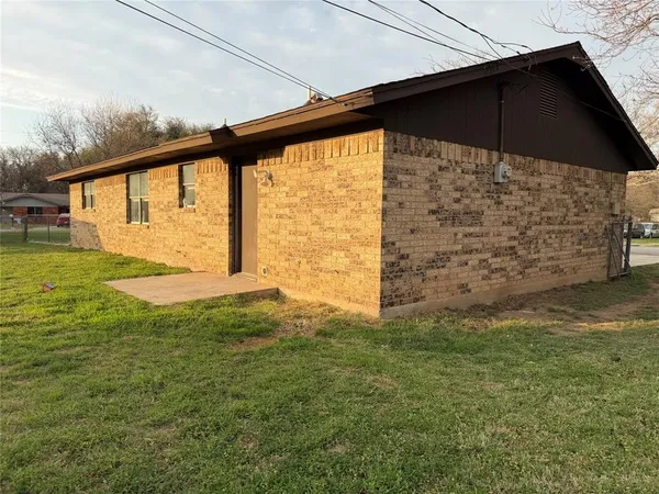 a view of a backyard of the house