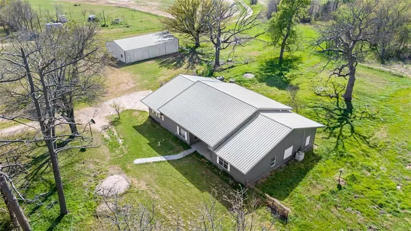 a view of a yard in front of the house