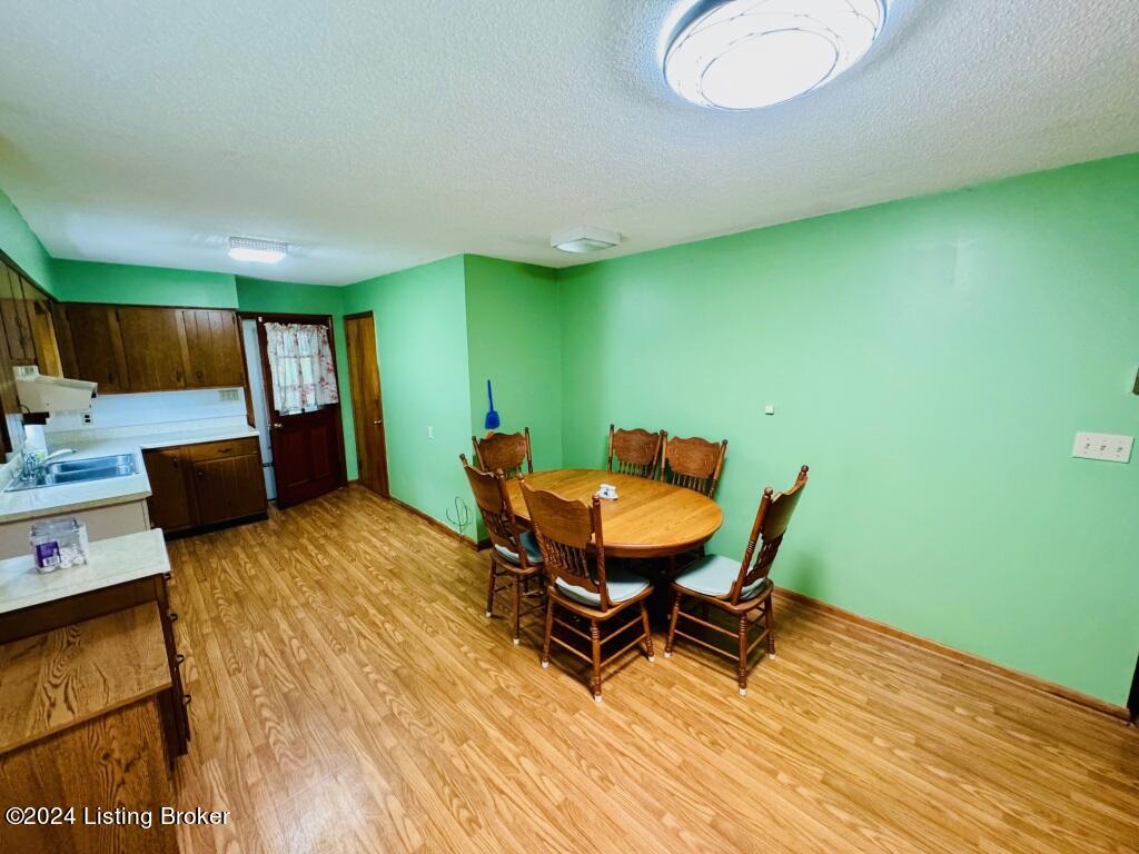 2002 Bardstown Road Springfield, KY 40069 - Photo 5 of 16 005_Dining Area