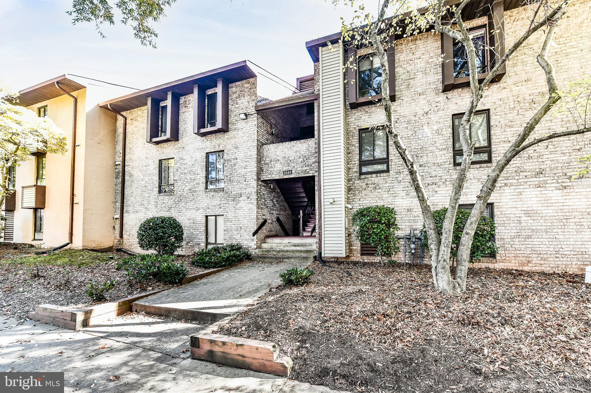 2245 Castle Rock Square, Unit 21C Reston, VA 20191 - Photo 2 of 26 Top-level Reston condo in beautiful brick building