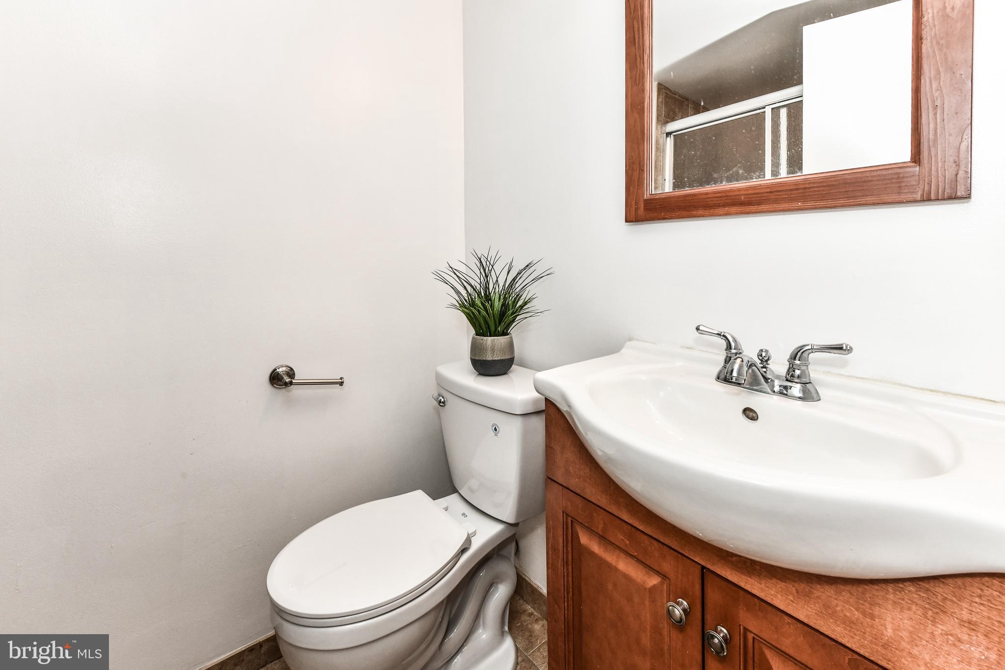 2245 Castle Rock Square, Unit 21C Reston, VA 20191 - Photo 16 of 26 Full ensuite bath in owner's retreat!
