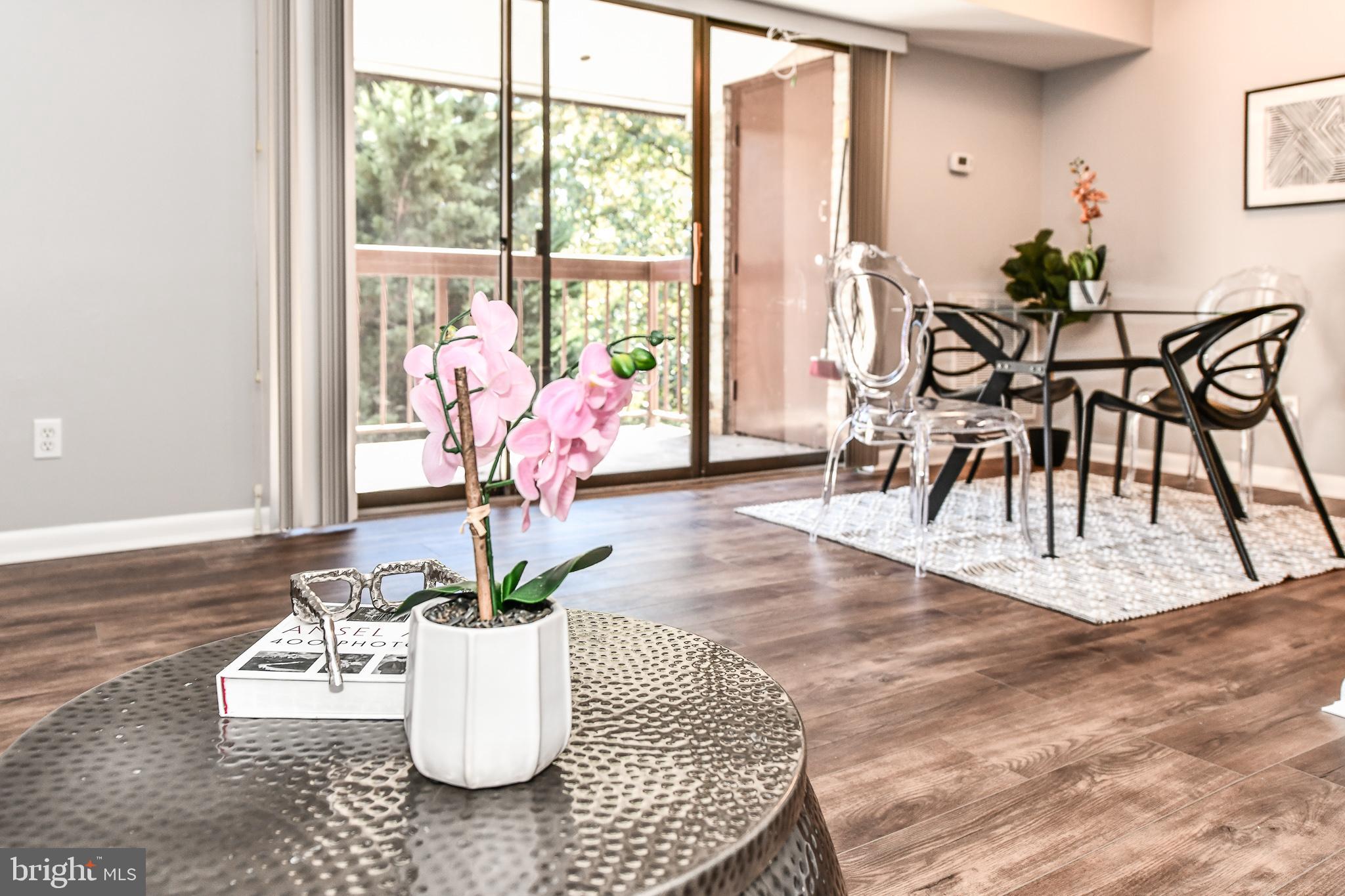 2245 Castle Rock Square, Unit 21C Reston, VA 20191 - Photo 5 of 26 So much natural light!!