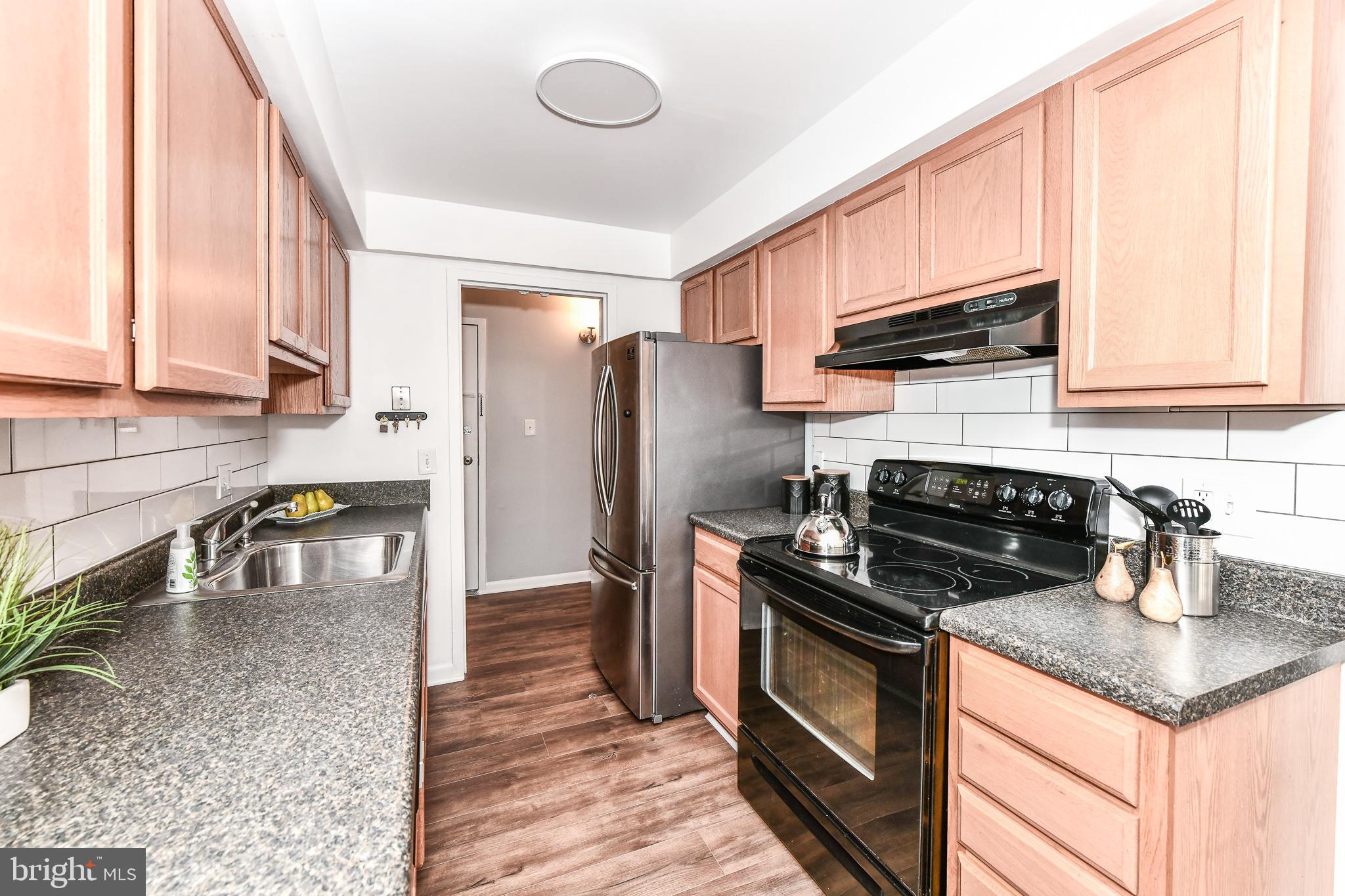 2245 Castle Rock Square, Unit 21C Reston, VA 20191 - Photo 9 of 26 Updated counters!