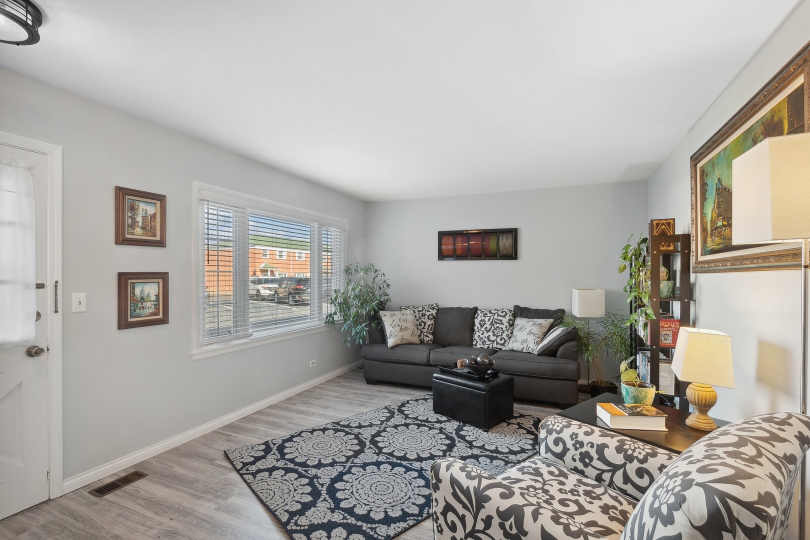 2148 Rugen Road, Unit D Glenview, IL 60026 - Photo 3 of 19 a living room with furniture and a window