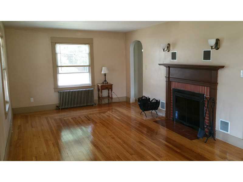 100 Woodhaven Road Pawtucket, RI 02861 - Photo 8 of 20 Living Room.
