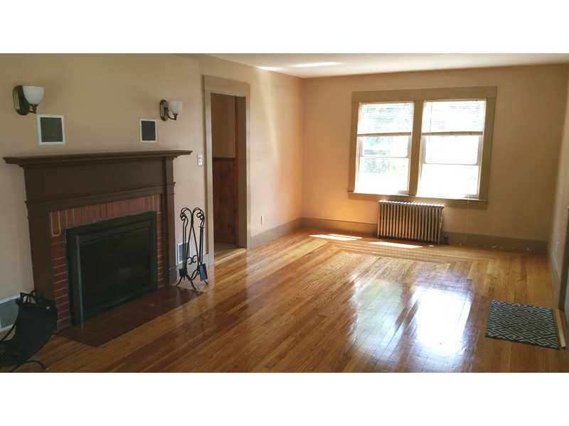 100 Woodhaven Road Pawtucket, RI 02861 - Photo 9 of 20 Living Room.