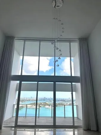 $8,800 | 1040 Biscayne Boulevard, Unit 3003, Miami, FL 33132