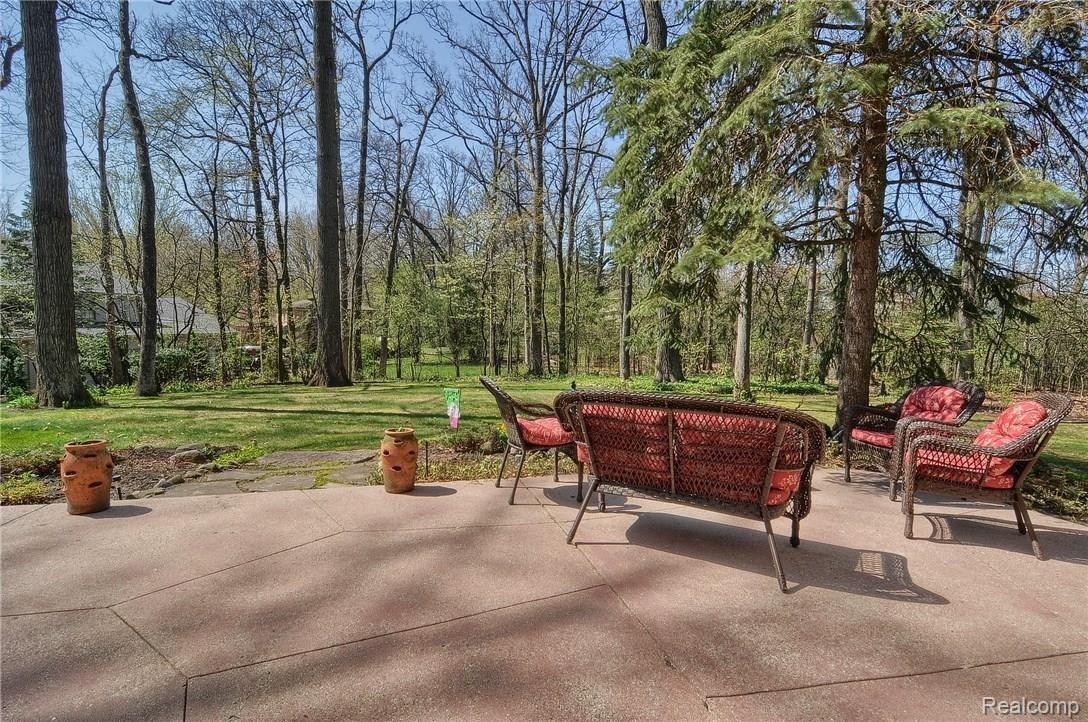 967 Sandhurst Road Bloomfield Hills, MI 48302 - Photo 33 of 39 Patio