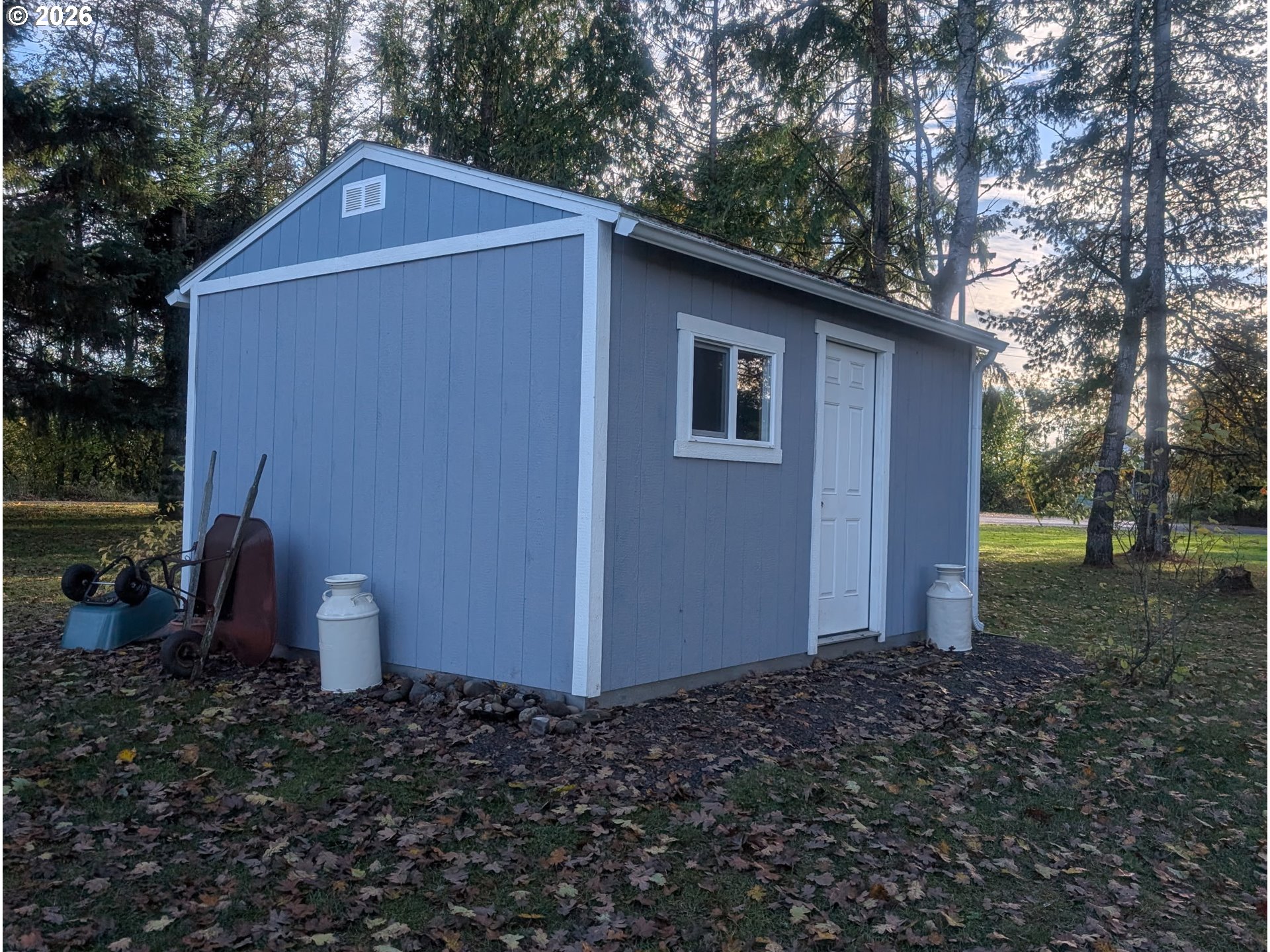 570 Drews Prairie Road Winlock, WA 98596 - Photo 16 of 41 a backyard of a house with lots of green space