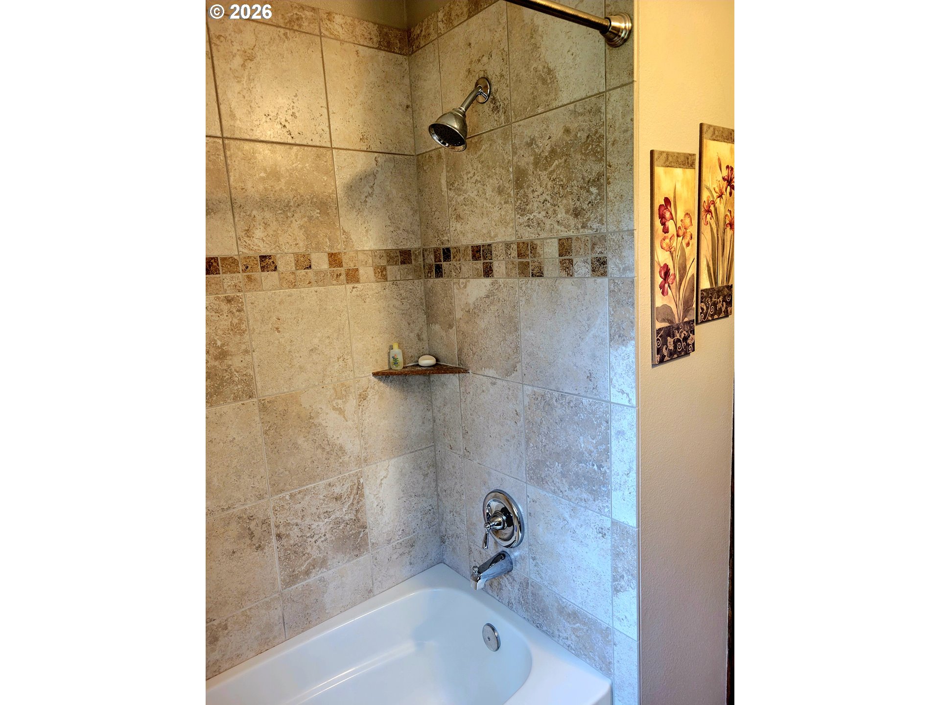 570 Drews Prairie Road Winlock, WA 98596 - Photo 28 of 41 a bathroom with a bathtub and shower