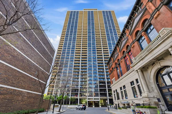 $220,000 | 1560 North Sandburg Terrace, Unit 1405, Chicago, IL 60610