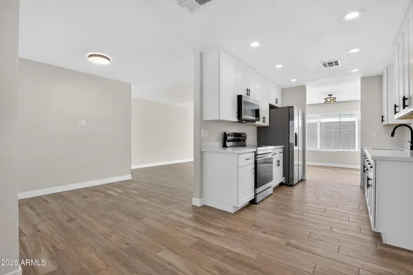 $2,195 | 2355 West Waltann Lane, Phoenix, AZ 85023