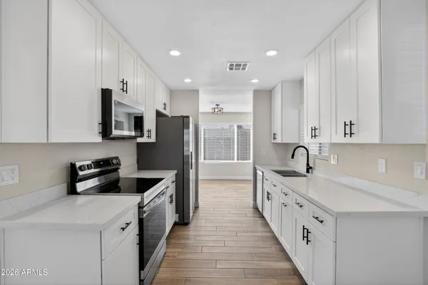 $2,195 | 2355 West Waltann Lane, Phoenix, AZ 85023