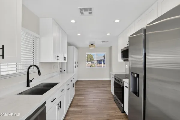 $2,195 | 2355 West Waltann Lane, Phoenix, AZ 85023