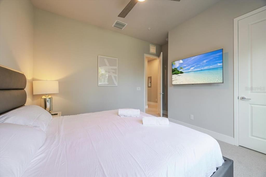 7770 Sandy Ridge Drive, Unit 144 Reunion, FL 34747 - Photo 15 of 22 a bedroom with a bed and painting on the wall