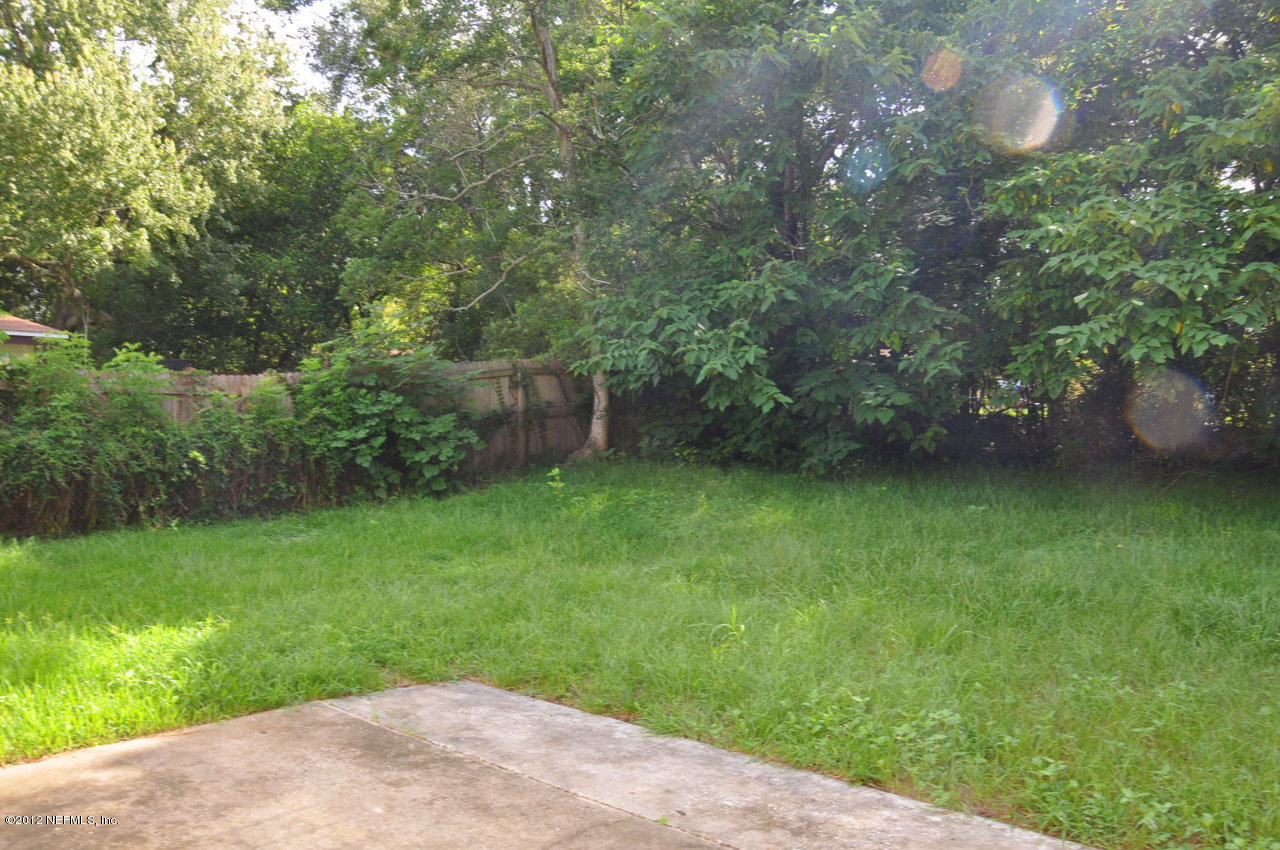 4020 Peter Rabbit Drive Jacksonville, FL 32210 - Photo 14 of 15 Backyard