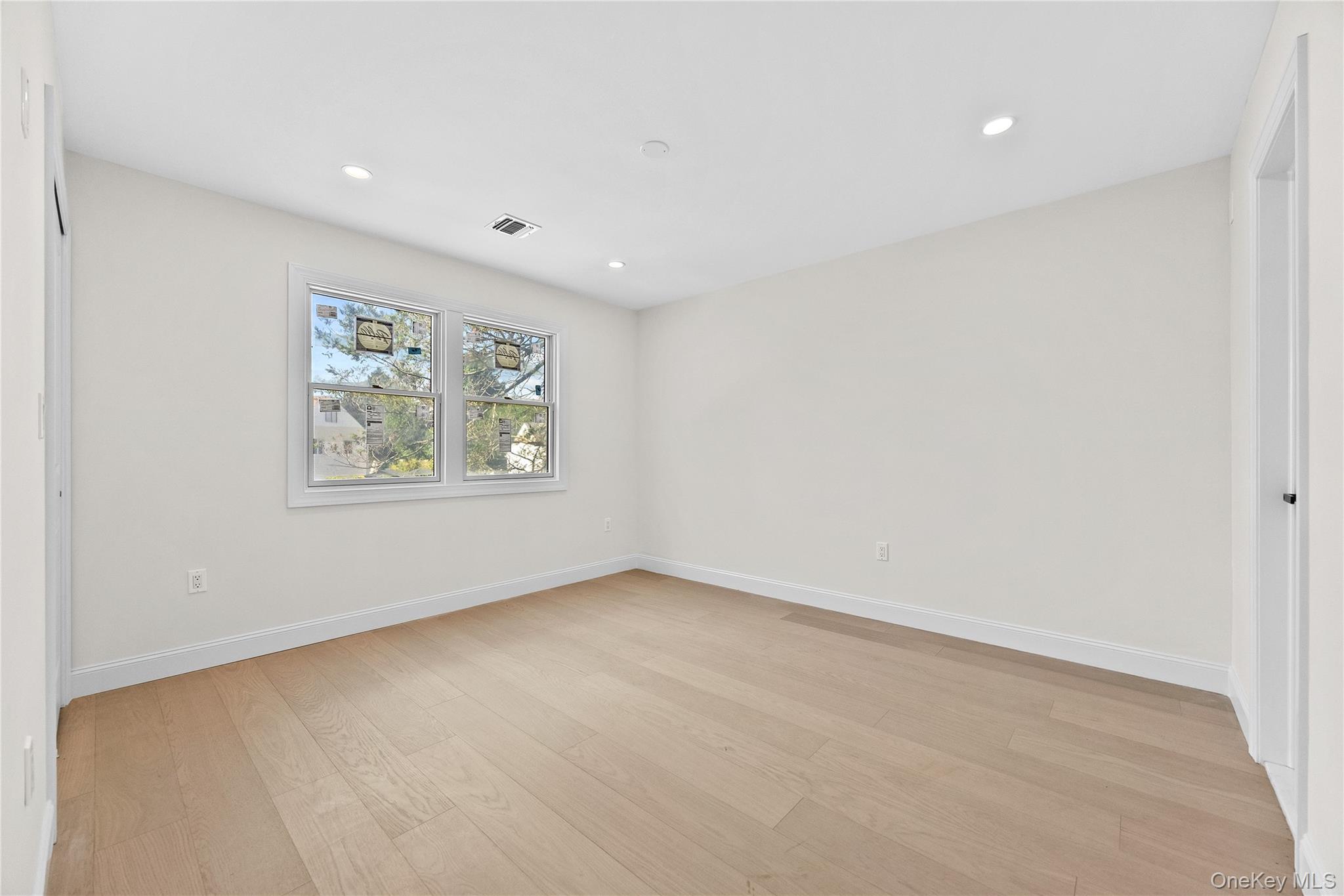 2 Circle Drive Syosset, NY 11791 - Photo 23 of 43
