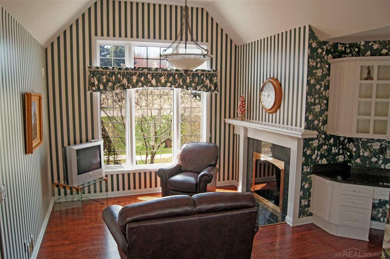 1812 Fox Run Rochester, MI 48306 - Photo 38 of 58 31241619-37.JPG