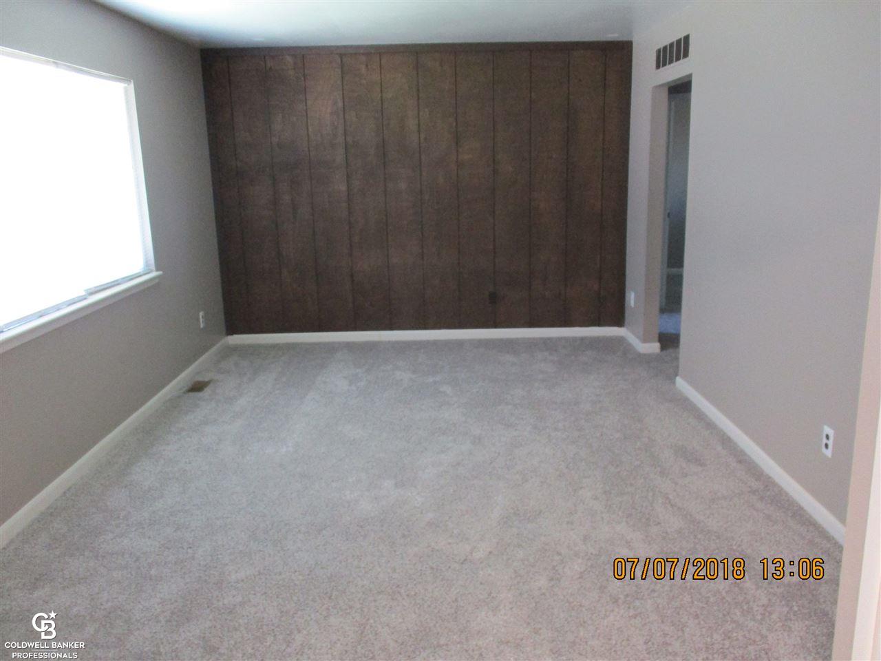 33555 Ryan Sterling Heights, MI 48310 - Photo 7 of 19 31353747-6.JPG
