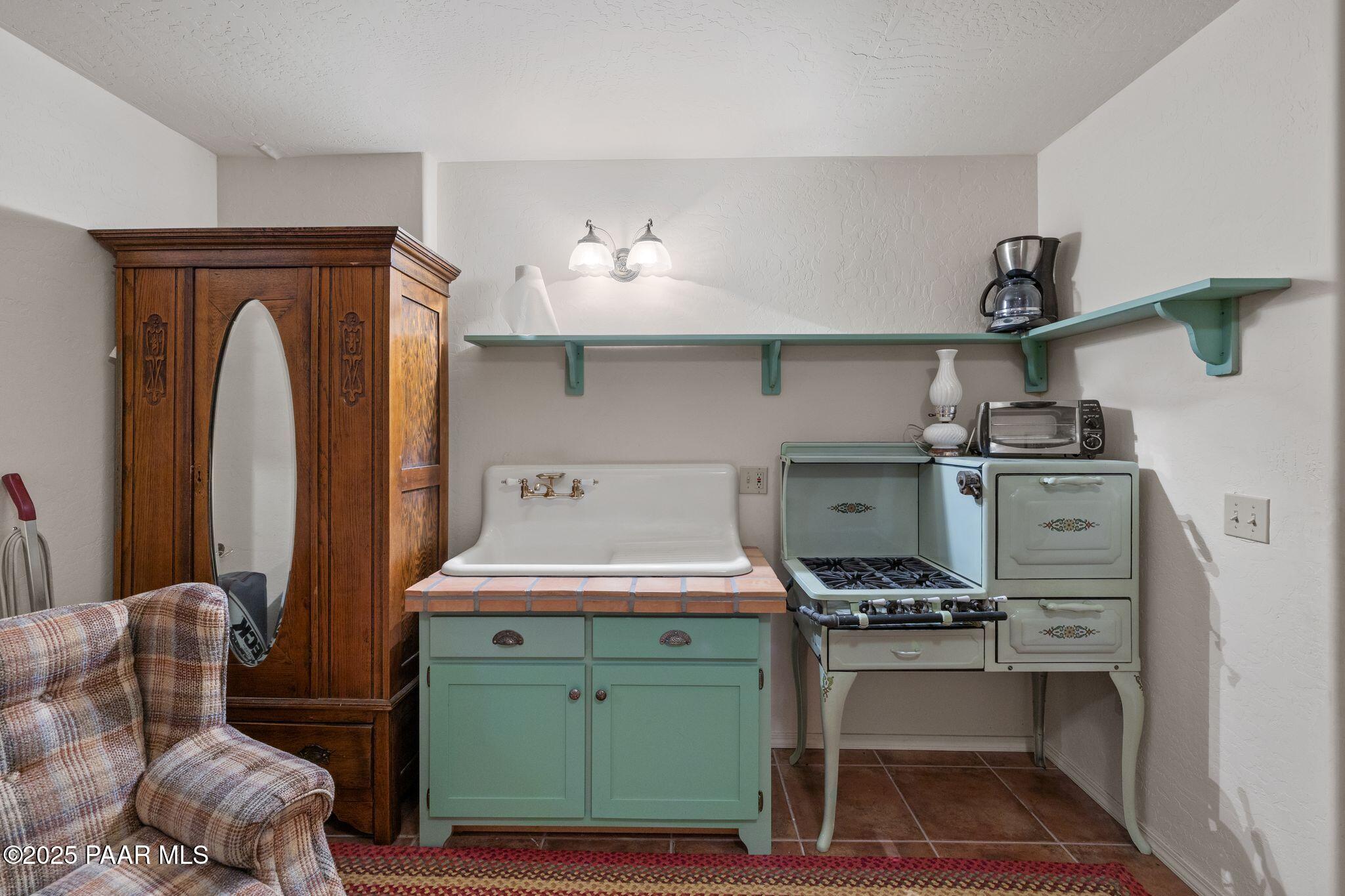 4575 East Combination Lane Prescott, AZ 86303 - Photo 23 of 50 a room with cabinets and chair