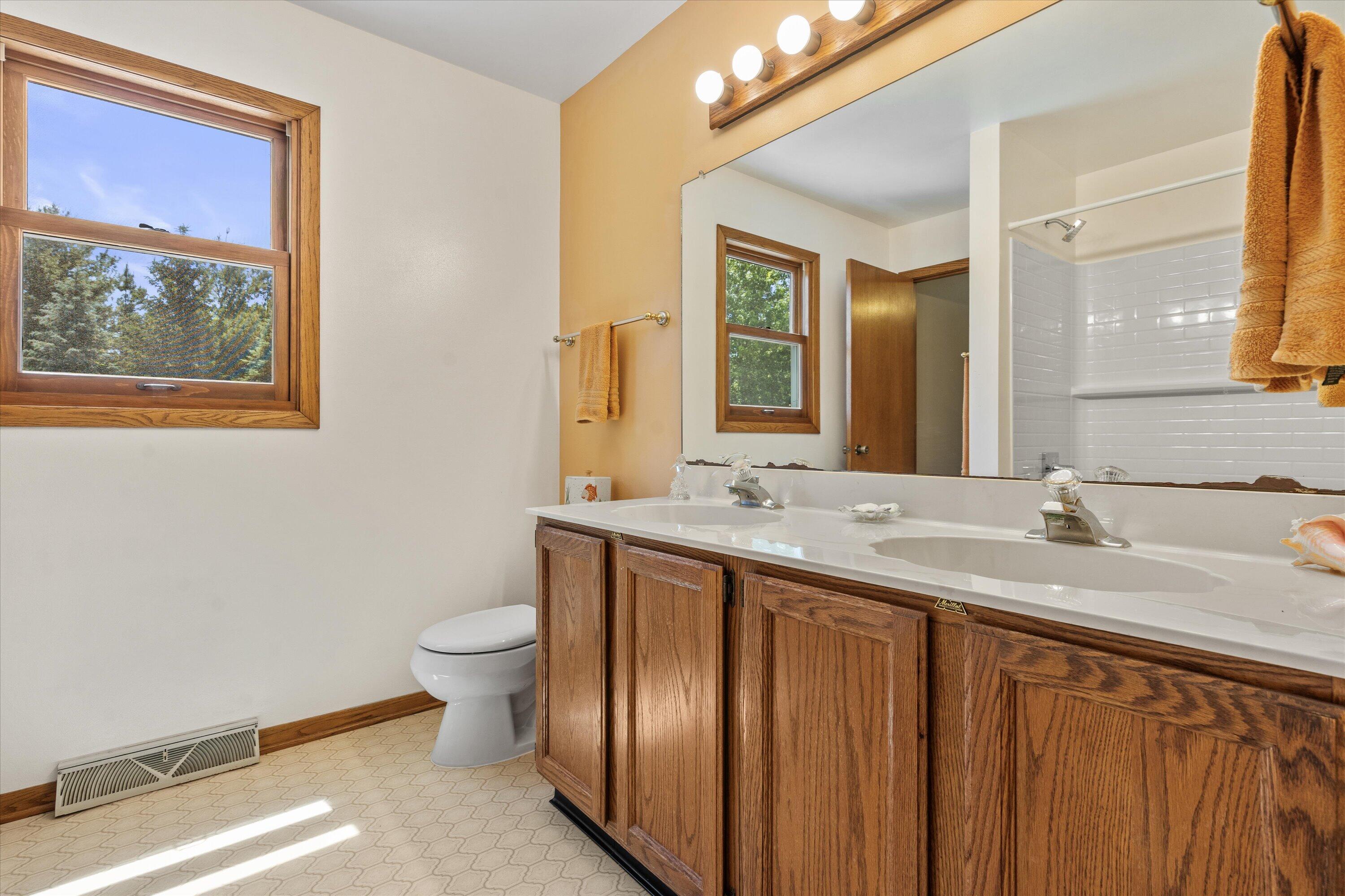 620 Prairie View Drive North Prairie, WI 53153 - Photo 39 of 52 Ensuite Bathroom