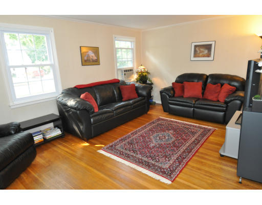 74 Elinor Road Newton, MA 02461 - Photo 4 of 8