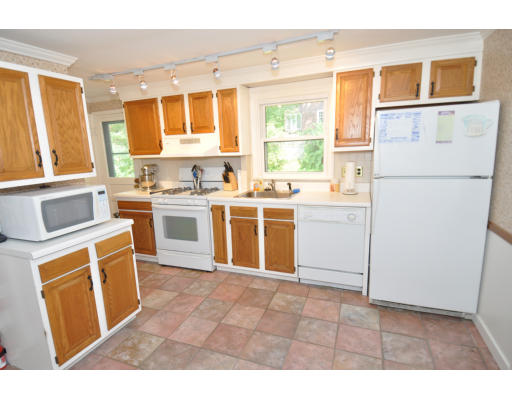 74 Elinor Road Newton, MA 02461 - Photo 7 of 8