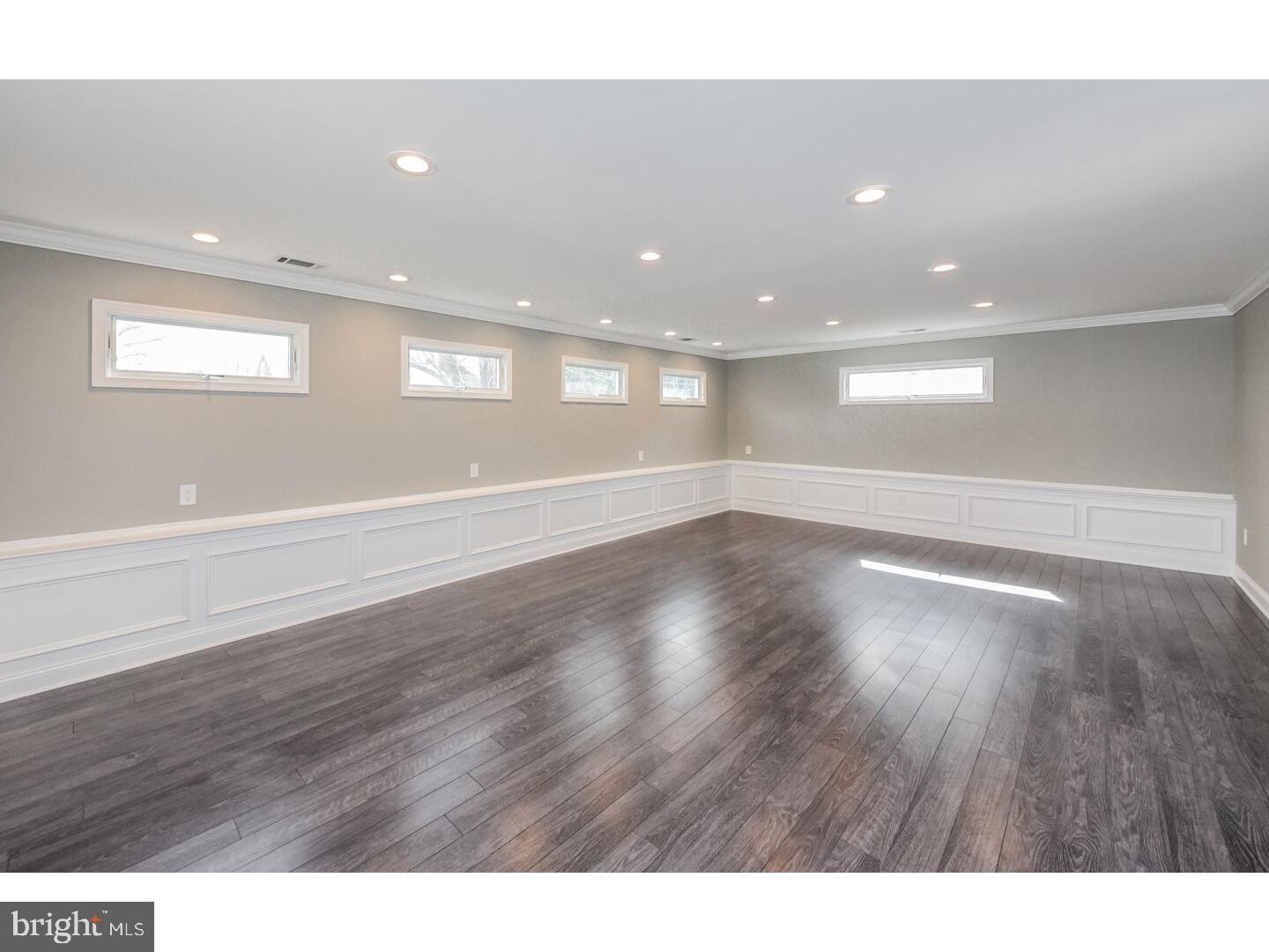39 Dewey Road Cheltenham, PA 19012 - Photo 13 of 24 Family Room